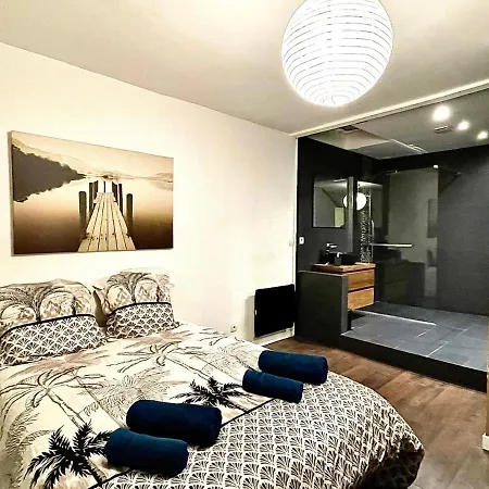 Apartment *fontaine Moussue*hyper Centre*t2 Standing* *
